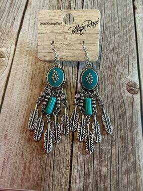 Blazin Roxx Western Chandelier Style Feather Earrings